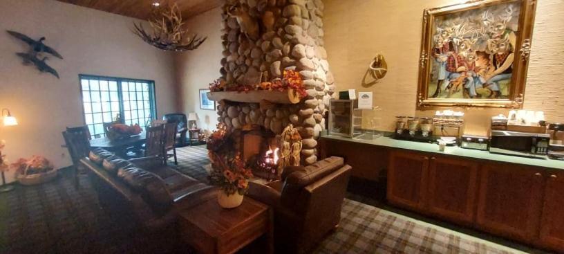 Whitetail Lodge Saint Germain Bagian luar foto